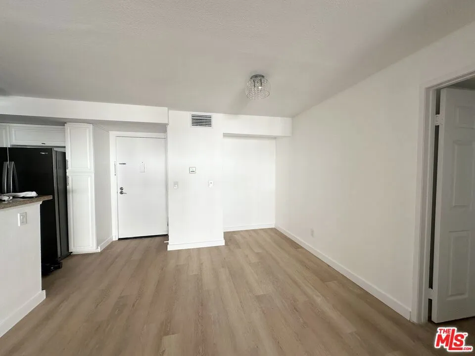 21400 Burbank Boulevard #202 Woodland Hills, CA 91367