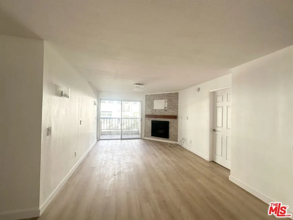 21400 Burbank Boulevard #202 Woodland Hills, CA 91367