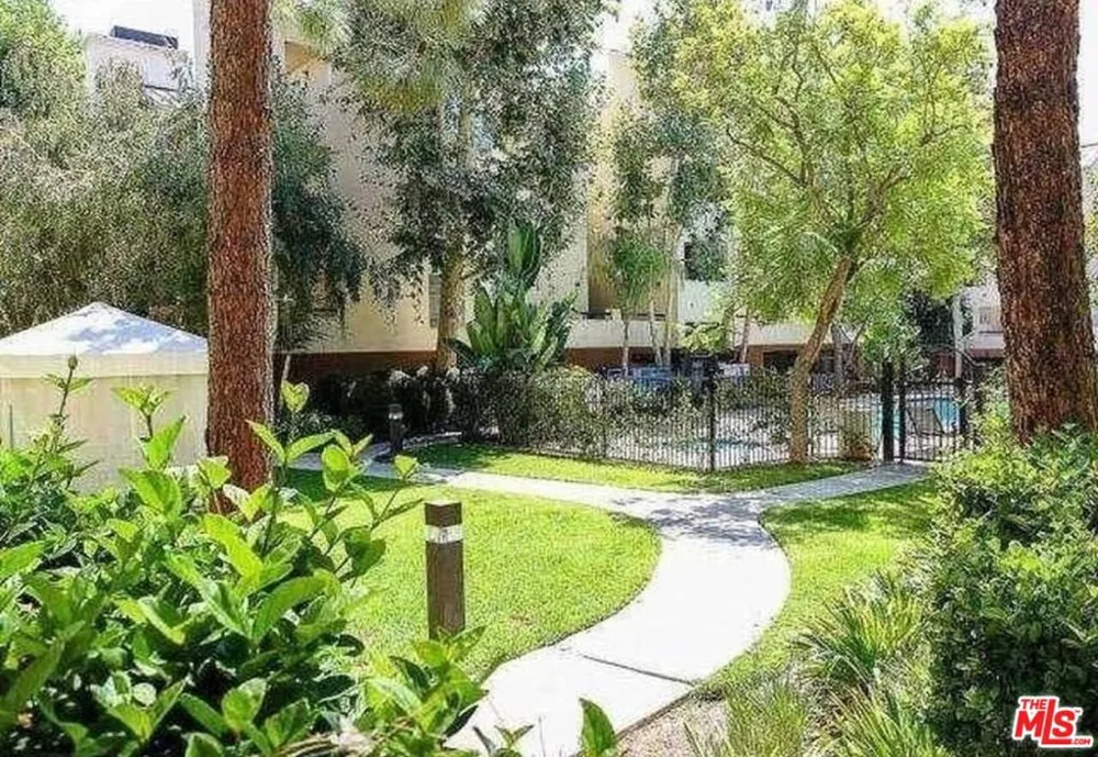 21400 Burbank Boulevard #202 Woodland Hills, CA 91367