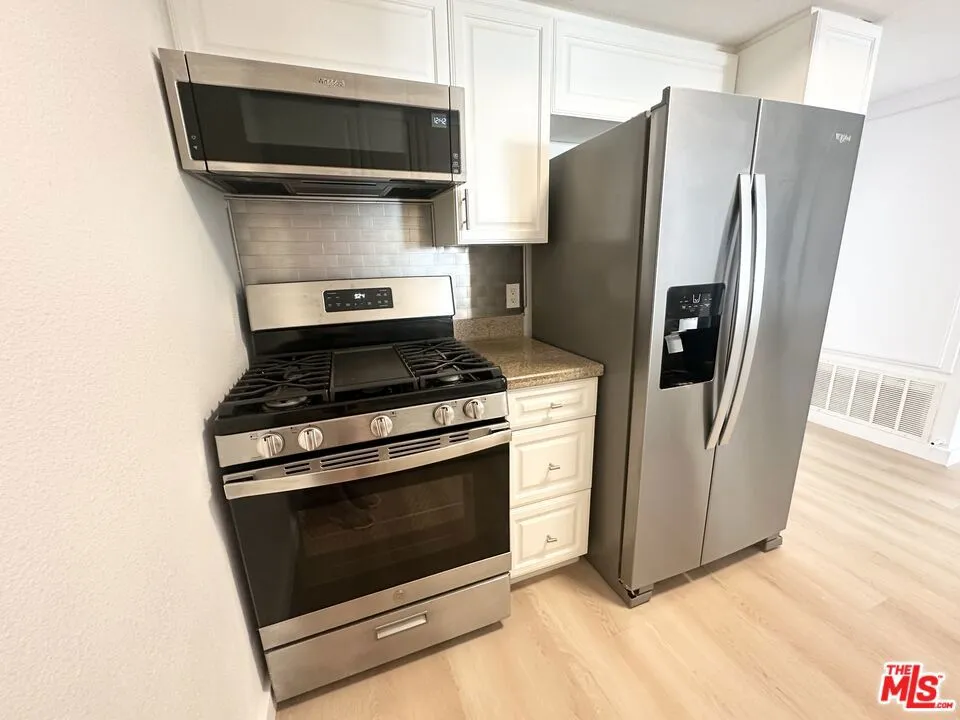 21400 Burbank Boulevard #202 Woodland Hills, CA 91367