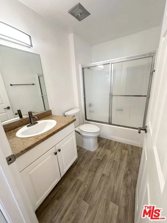21400 Burbank Boulevard #202 Woodland Hills, CA 91367