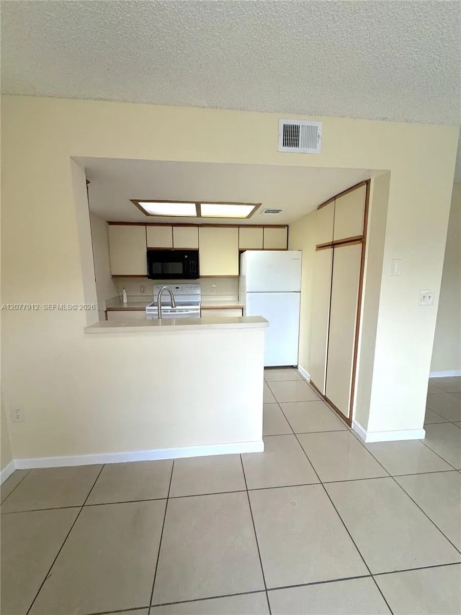 3287 Coral Lake Dr #3287 Coral Springs, FL 33065