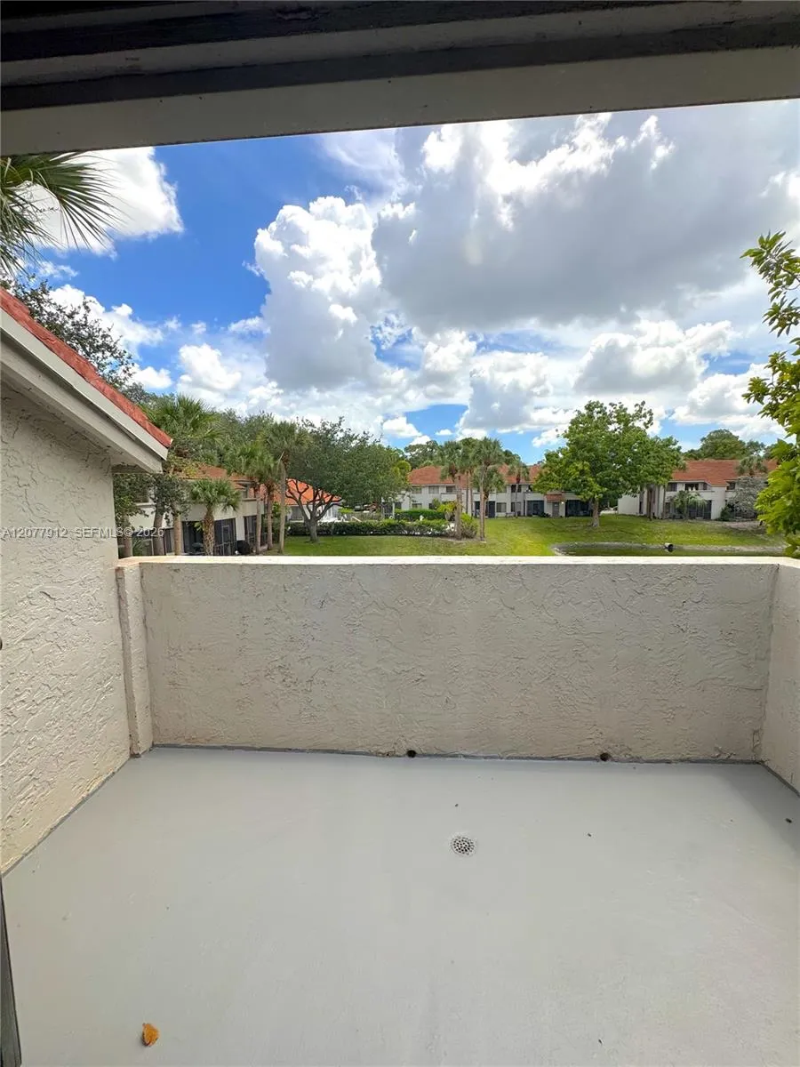 3287 Coral Lake Dr #3287 Coral Springs, FL 33065