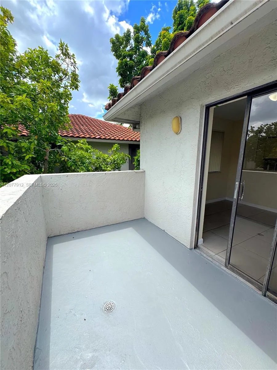 3287 Coral Lake Dr #3287 Coral Springs, FL 33065
