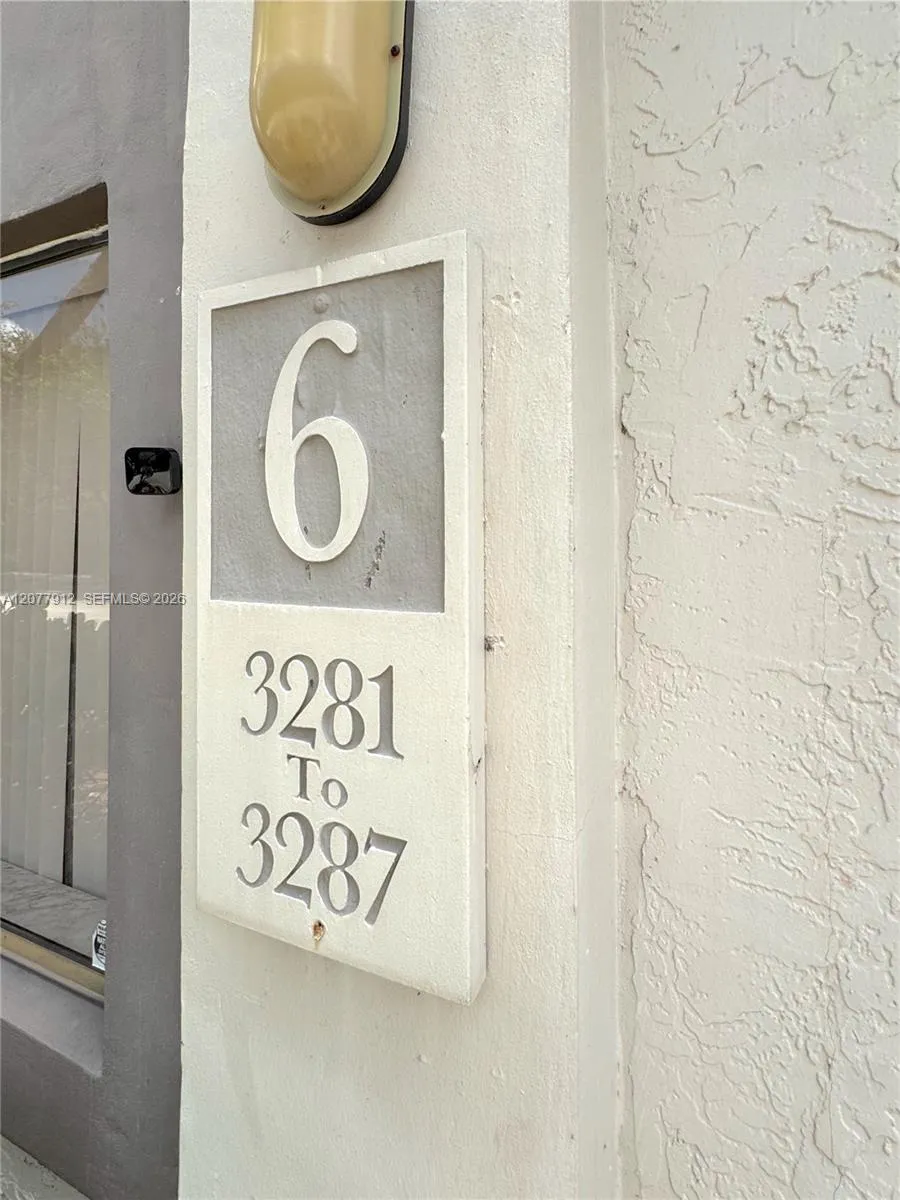 3287 Coral Lake Dr #3287 Coral Springs, FL 33065