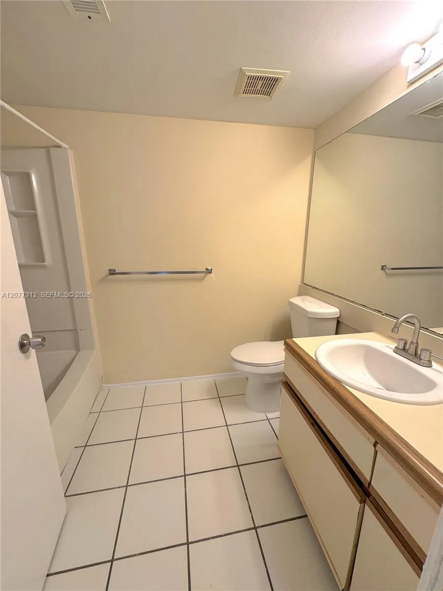 3287 Coral Lake Dr #3287 Coral Springs, FL 33065