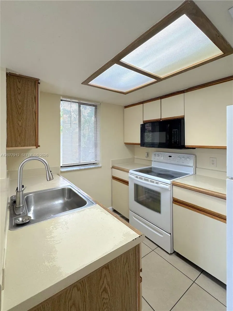 3287 Coral Lake Dr #3287 Coral Springs, FL 33065