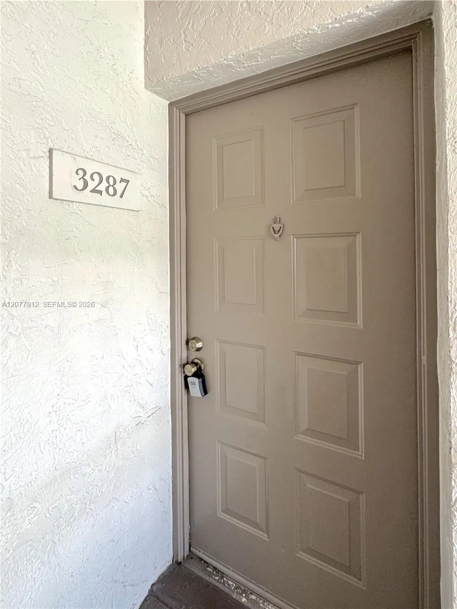 3287 Coral Lake Dr #3287 Coral Springs, FL 33065