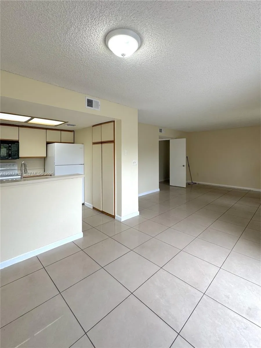 3287 Coral Lake Dr #3287 Coral Springs, FL 33065