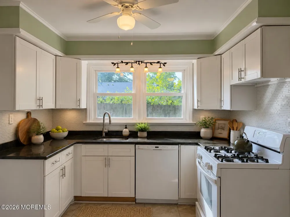 5 E Lincoln Circle Red Bank, NJ 07701
