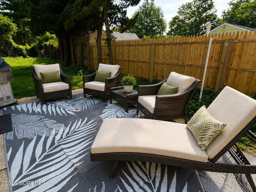 5 E Lincoln Circle Red Bank, NJ 07701