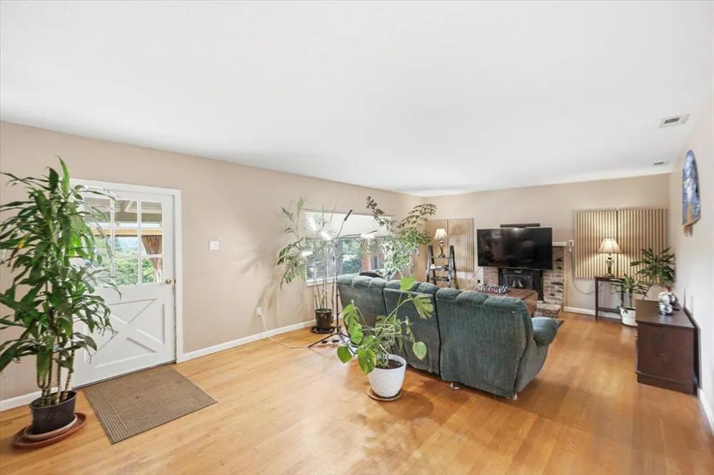 16155 De Witt Morgan Hill, CA 95037