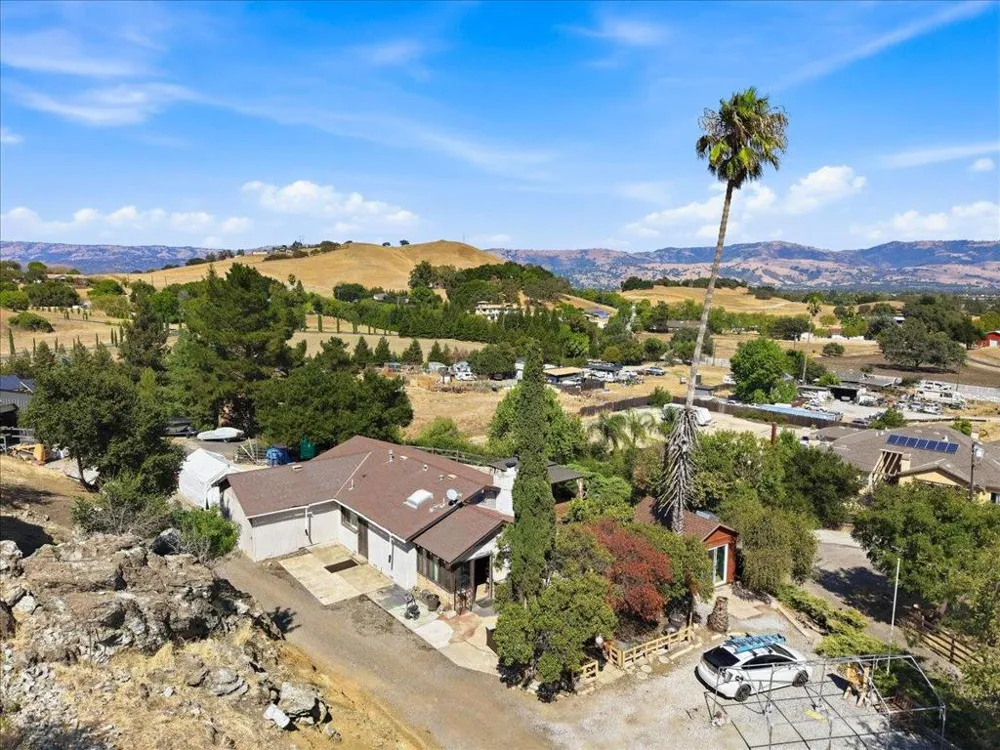 16155 De Witt Morgan Hill, CA 95037
