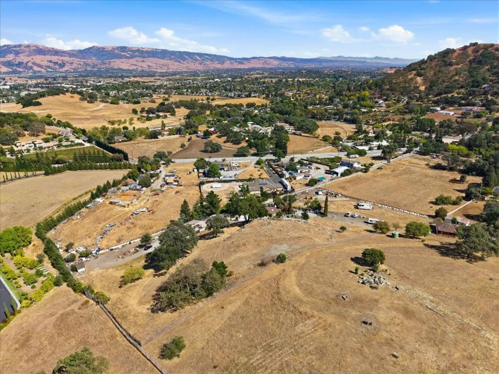 16155 De Witt Morgan Hill, CA 95037