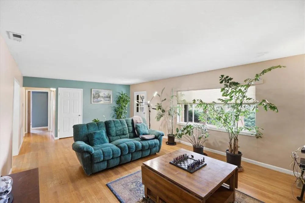 16155 De Witt Morgan Hill, CA 95037