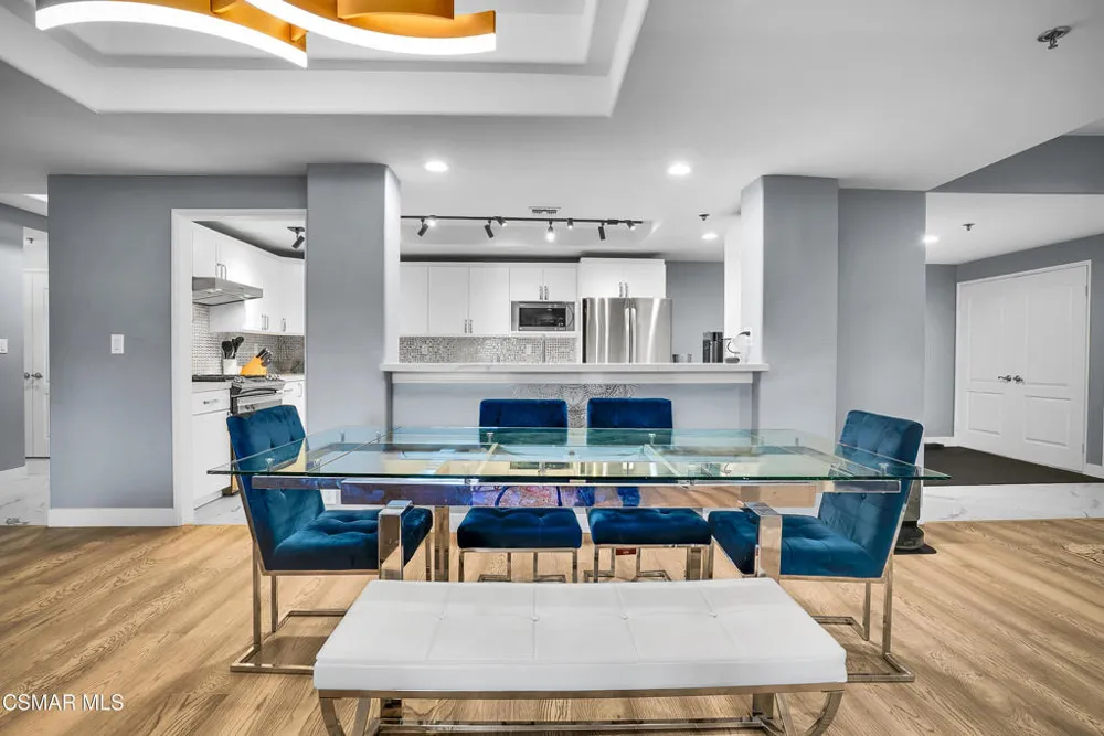 4348 Mammoth Avenue #203 Sherman Oaks, CA 91423