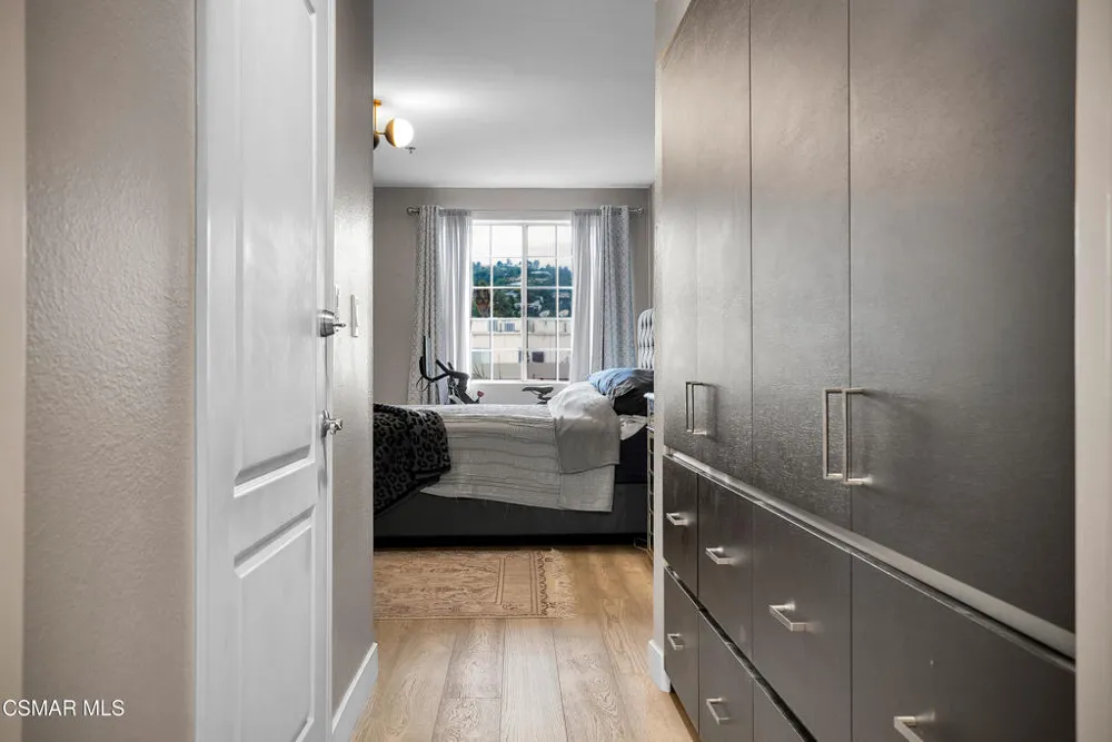 4348 Mammoth Avenue #203 Sherman Oaks, CA 91423