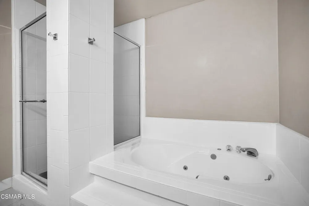 4348 Mammoth Avenue #203 Sherman Oaks, CA 91423