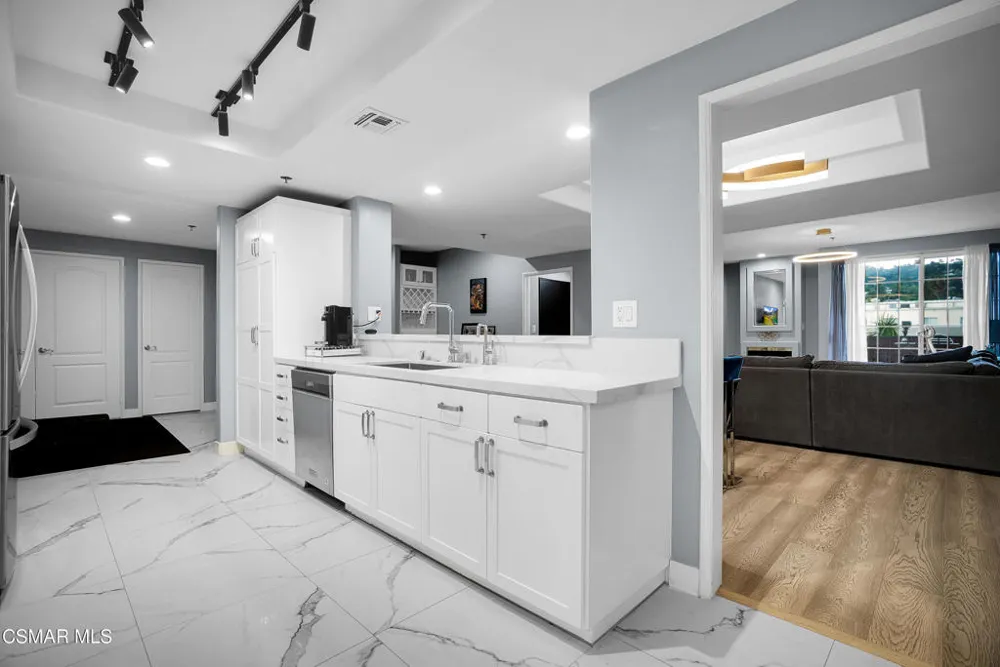 4348 Mammoth Avenue #203 Sherman Oaks, CA 91423