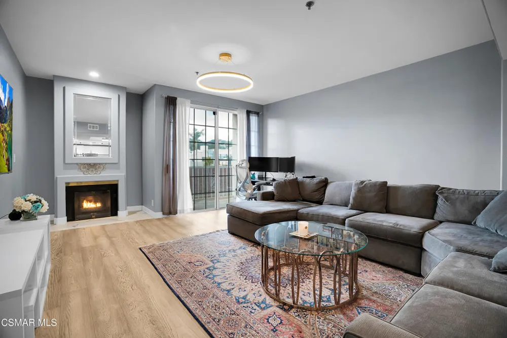 4348 Mammoth Avenue #203 Sherman Oaks, CA 91423