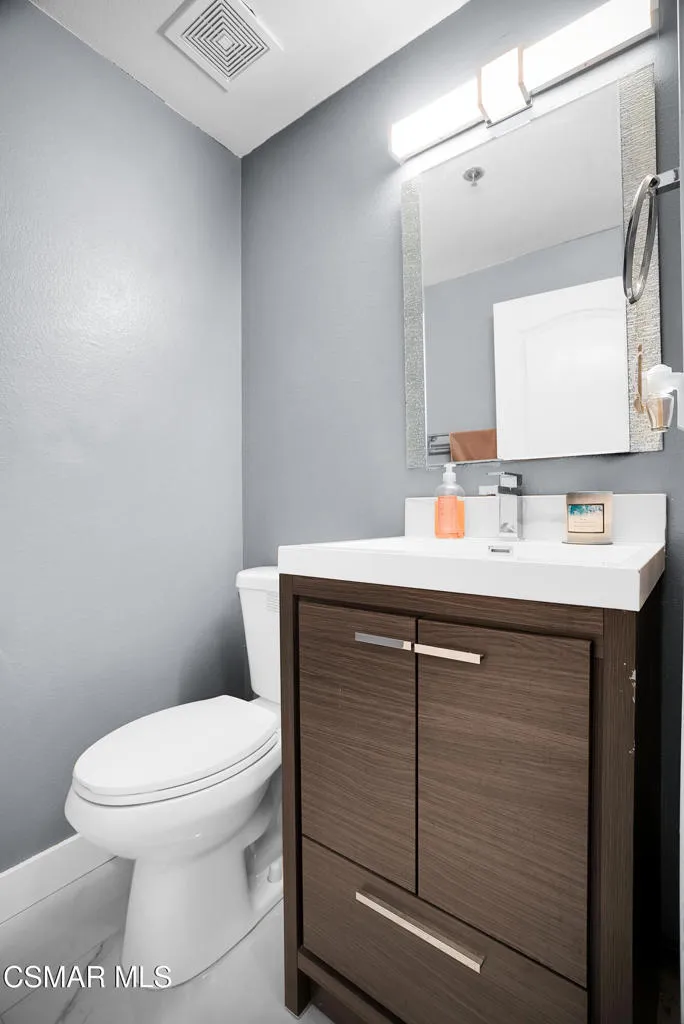 4348 Mammoth Avenue #203 Sherman Oaks, CA 91423