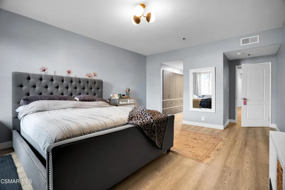 4348 Mammoth Avenue #203 Sherman Oaks, CA 91423