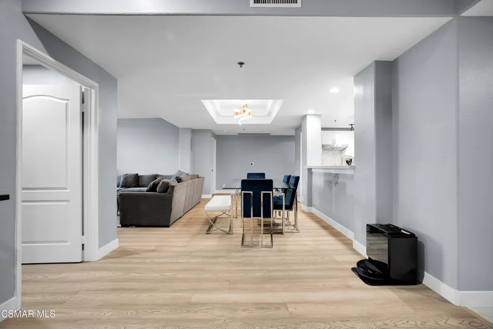 4348 Mammoth Avenue #203 Sherman Oaks, CA 91423