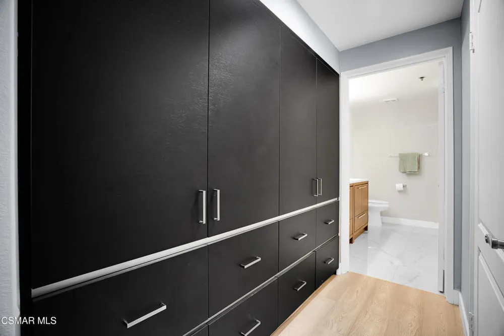 4348 Mammoth Avenue #203 Sherman Oaks, CA 91423