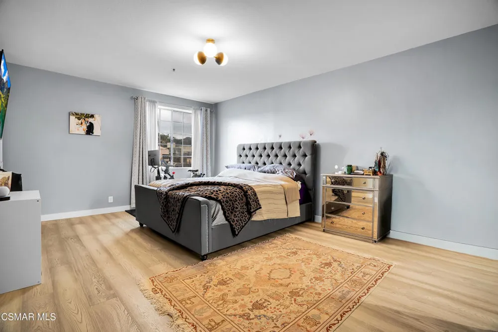 4348 Mammoth Avenue #203 Sherman Oaks, CA 91423