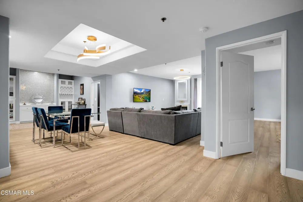 4348 Mammoth Avenue #203 Sherman Oaks, CA 91423