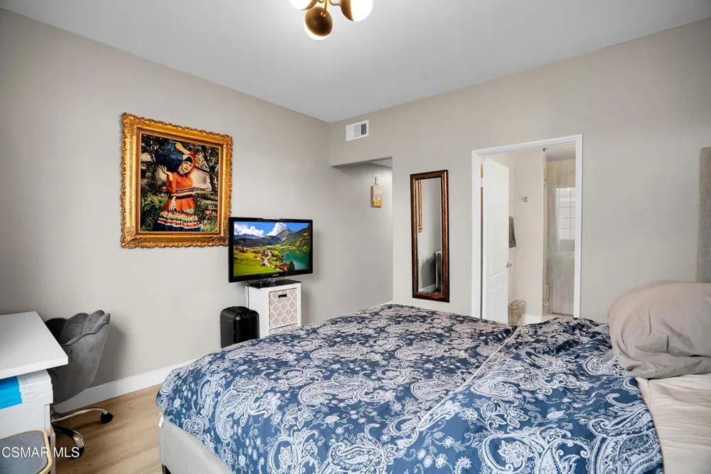 4348 Mammoth Avenue #203 Sherman Oaks, CA 91423