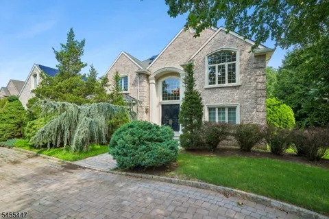 4 Centennial Ct