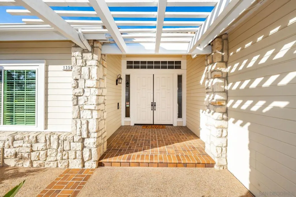 1350 Lupine Hills Vista, CA 92081