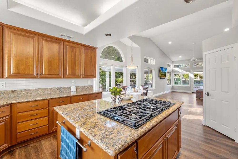 1350 Lupine Hills Vista, CA 92081