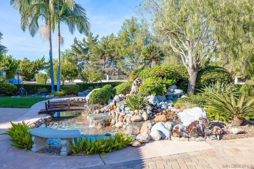 1350 Lupine Hills Vista, CA 92081