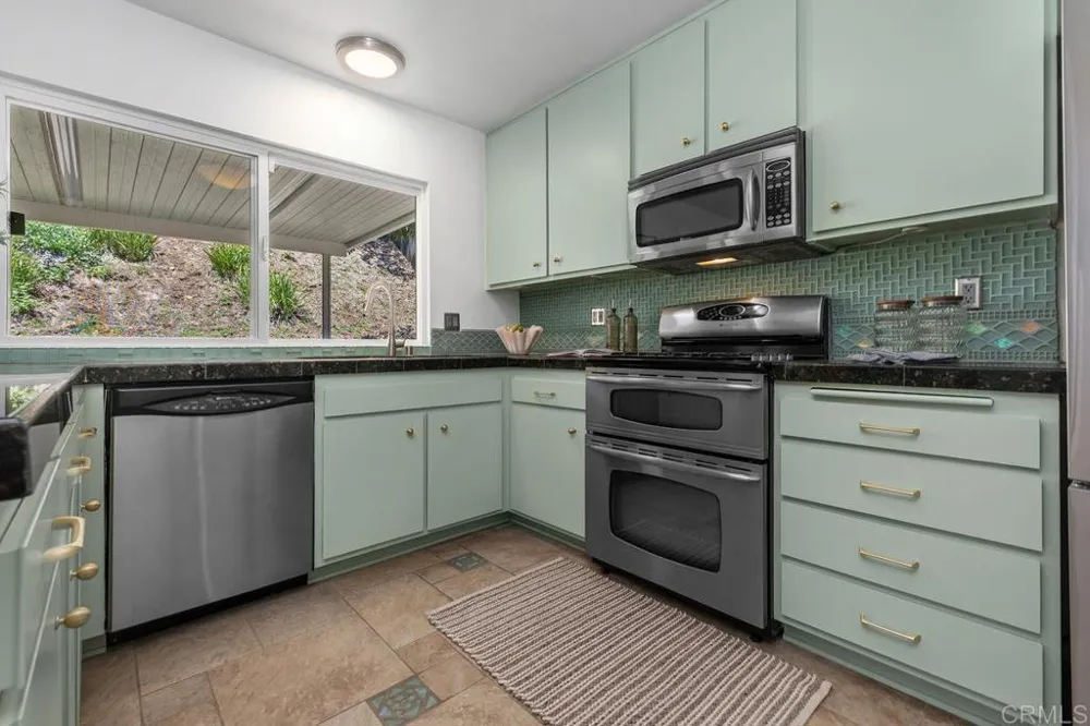 11274 Vista LA Cuesta Drive San Diego, CA 92131