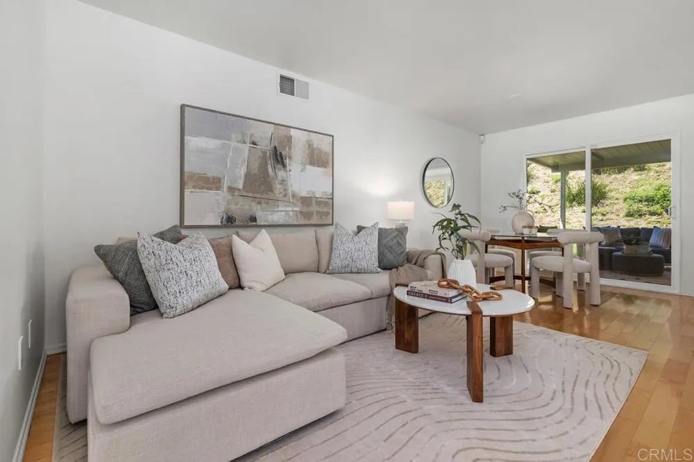 11274 Vista LA Cuesta Drive San Diego, CA 92131
