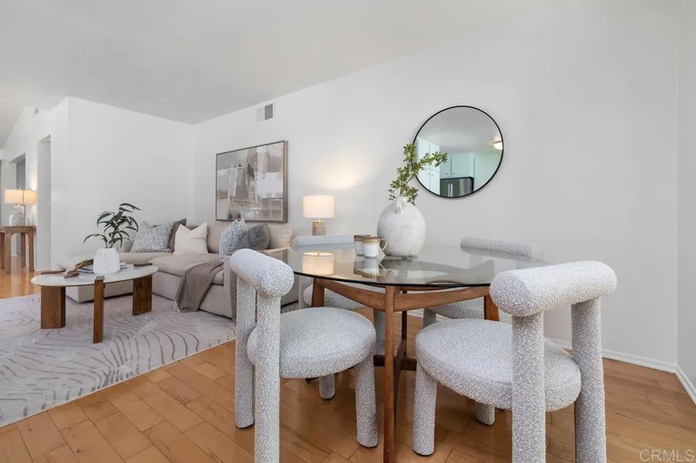 11274 Vista LA Cuesta Drive San Diego, CA 92131