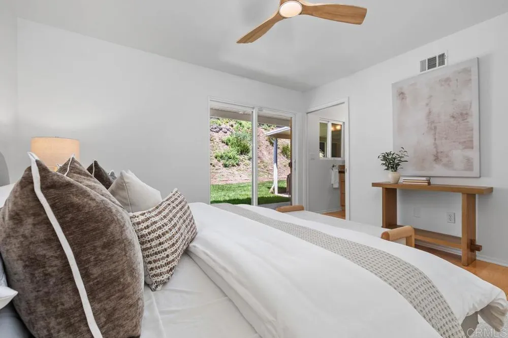 11274 Vista LA Cuesta Drive San Diego, CA 92131