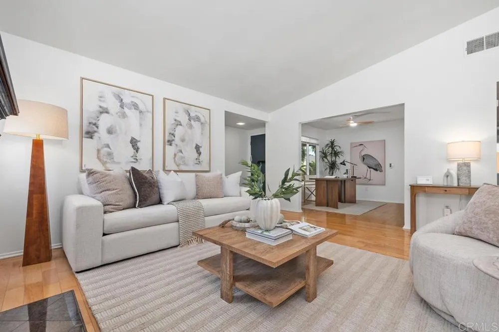 11274 Vista LA Cuesta Drive San Diego, CA 92131