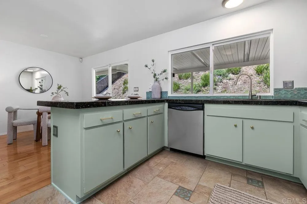 11274 Vista LA Cuesta Drive San Diego, CA 92131