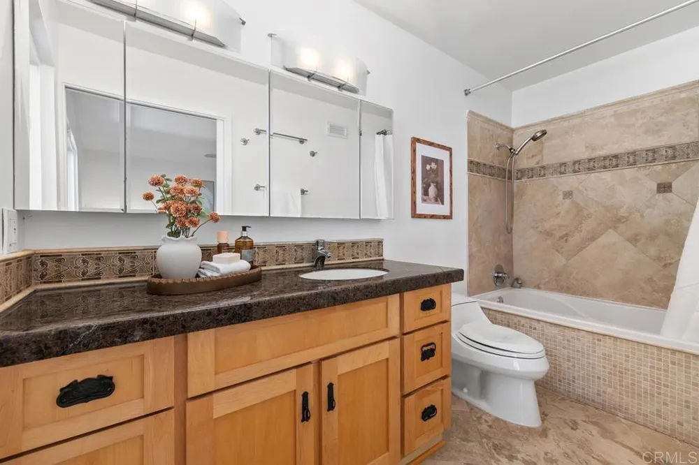 11274 Vista LA Cuesta Drive San Diego, CA 92131