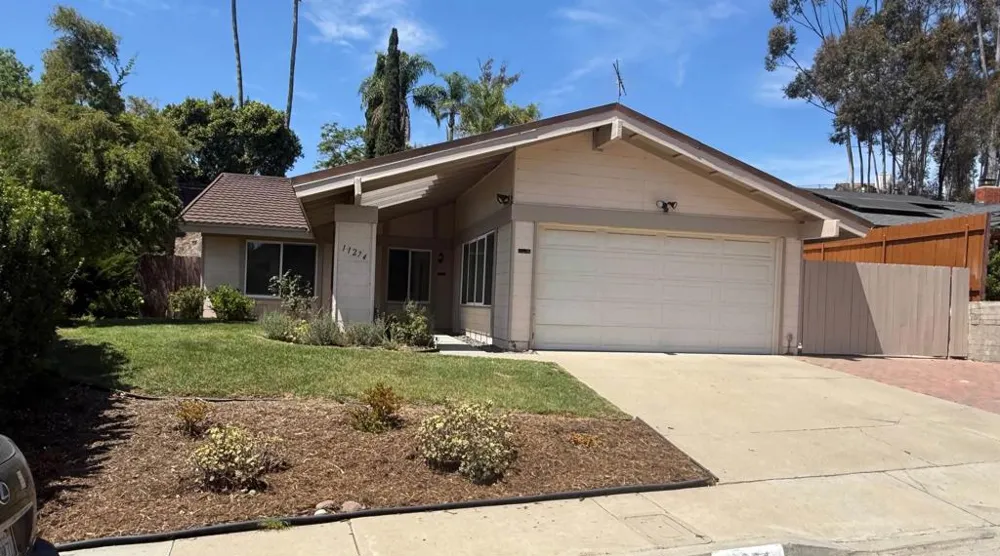 11274 Vista LA Cuesta Drive San Diego, CA 92131