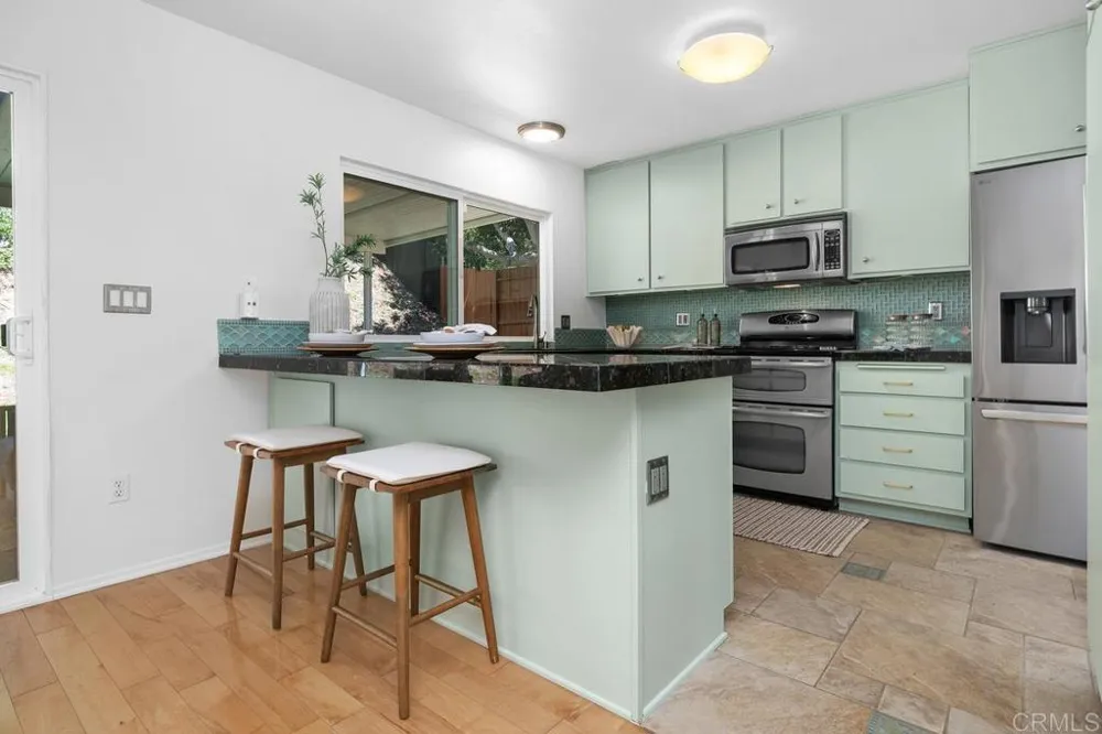 11274 Vista LA Cuesta Drive San Diego, CA 92131