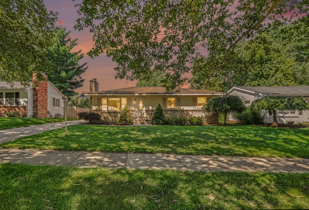 1399 Clover Crest NW Grand Rapids, MI 49504