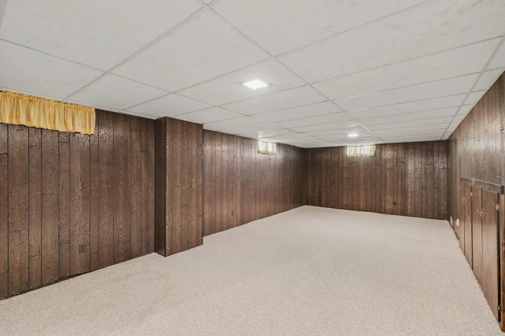1399 Clover Crest NW Grand Rapids, MI 49504