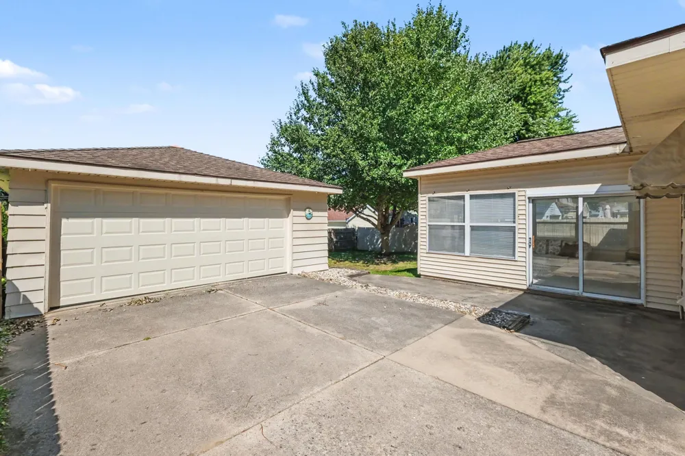 1399 Clover Crest NW Grand Rapids, MI 49504