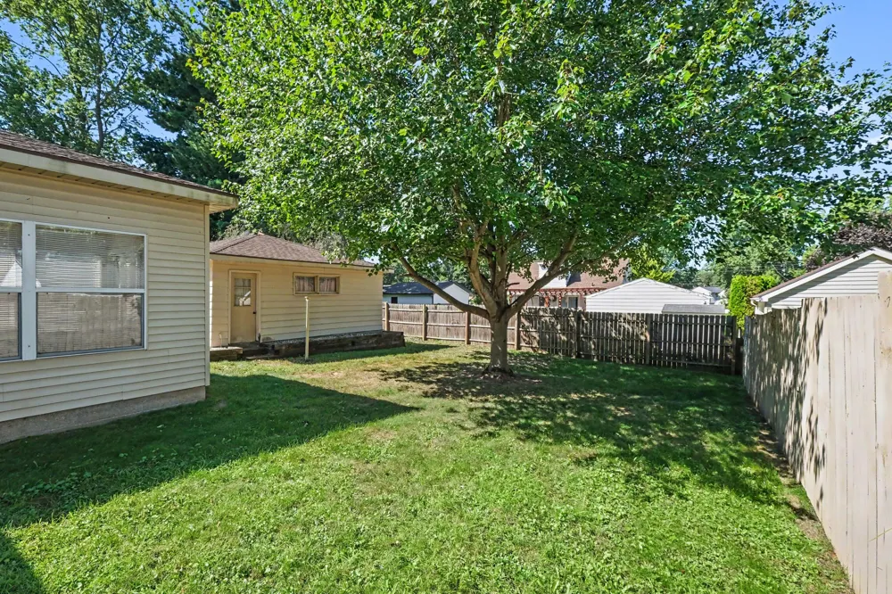 1399 Clover Crest NW Grand Rapids, MI 49504
