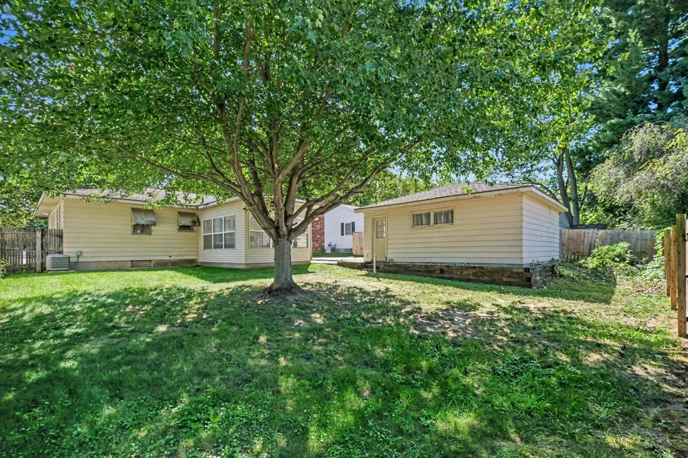 1399 Clover Crest NW Grand Rapids, MI 49504