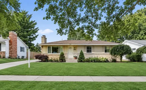 1399 Clover Crest NW